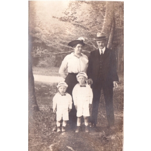 a014 marius og marie me d boern.jpg